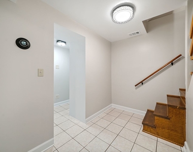 3637 W Oakdale Avenue - Photo Thumbnail 4