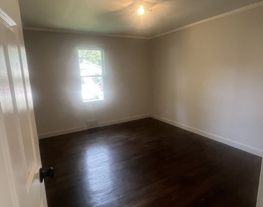 16750 Bulger Avenue - Photo Thumbnail 12