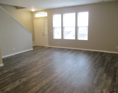1749 Woodside Drive - Photo Thumbnail 2