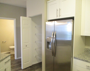 1749 Woodside Drive - Photo Thumbnail 9