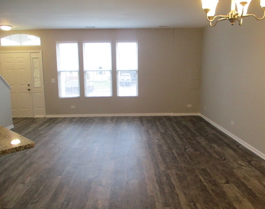 1749 Woodside Drive - Photo Thumbnail 3