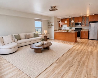 3600 N Lake Shore Drive - Photo Thumbnail 3