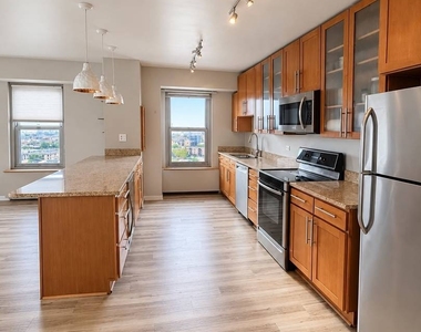 3600 N Lake Shore Drive - Photo Thumbnail 4