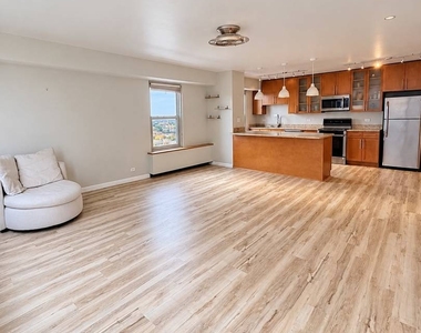 3600 N Lake Shore Drive - Photo Thumbnail 7