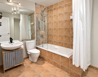 3600 N Lake Shore Drive - Photo Thumbnail 13