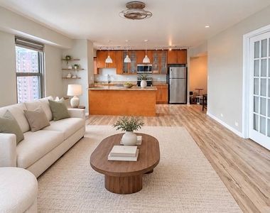 3600 N Lake Shore Drive - Photo Thumbnail 2