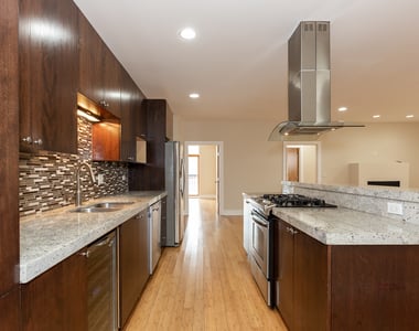 5766 N Lincoln Avenue - Photo Thumbnail 4