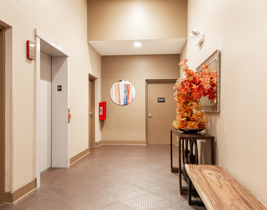 5766 N Lincoln Avenue - Photo Thumbnail 2