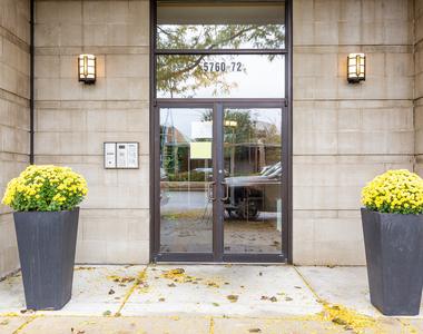 5766 N Lincoln Avenue - Photo Thumbnail 1