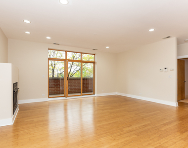 5766 N Lincoln Avenue - Photo Thumbnail 8