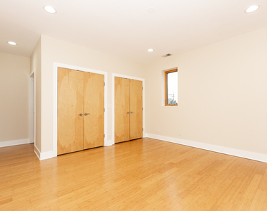 5766 N Lincoln Avenue - Photo Thumbnail 11