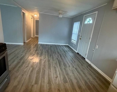 2247 Astor Street - Photo Thumbnail 11