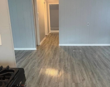 2247 Astor Street - Photo Thumbnail 12
