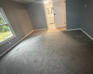 2247 Astor Street - Photo Thumbnail 17