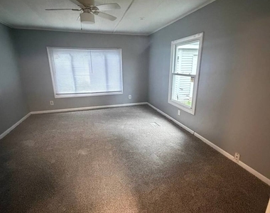 2247 Astor Street - Photo Thumbnail 15