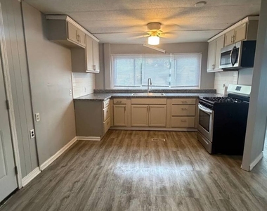 2247 Astor Street - Photo Thumbnail 5
