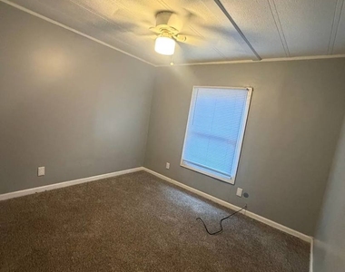 2247 Astor Street - Photo Thumbnail 18