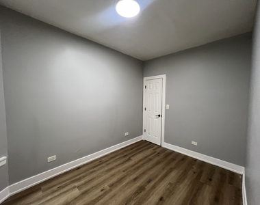 6804 S Champlain Avenue - Photo Thumbnail 5