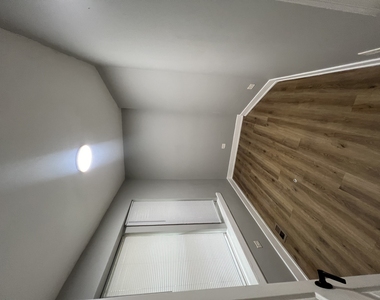 6804 S Champlain Avenue - Photo Thumbnail 22
