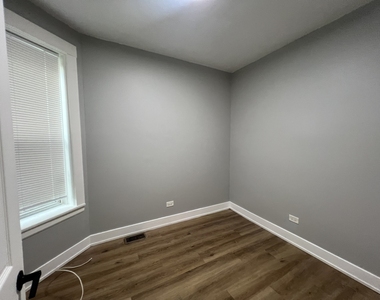 6804 S Champlain Avenue - Photo Thumbnail 9