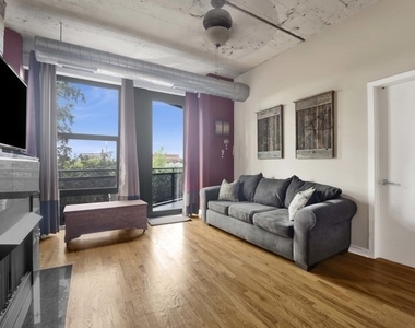 1071 W 15th Street - Photo Thumbnail 2