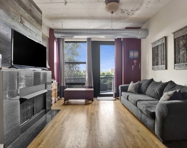 1071 W 15th Street - Photo Thumbnail 1