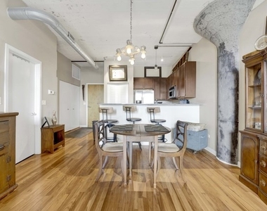 1071 W 15th Street - Photo Thumbnail 5