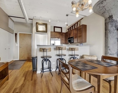 1071 W 15th Street - Photo Thumbnail 6