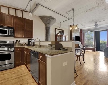 1071 W 15th Street - Photo Thumbnail 7