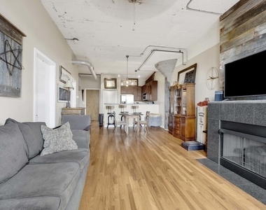 1071 W 15th Street - Photo Thumbnail 3