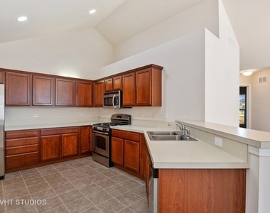 625 Schumann Street - Photo Thumbnail 2