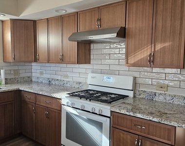 2617 N 74th Court - Photo Thumbnail 5