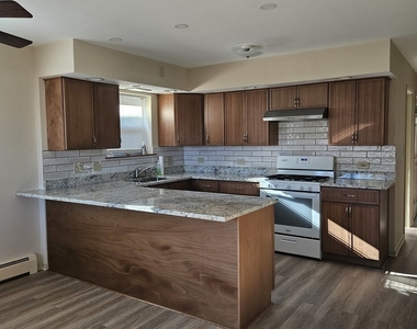 2617 N 74th Court - Photo Thumbnail 4