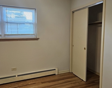2617 N 74th Court - Photo Thumbnail 3
