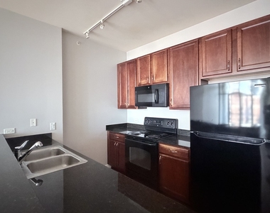 1235 S Prairie Avenue - Photo Thumbnail 6