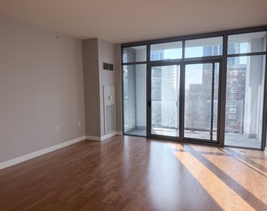 1235 S Prairie Avenue - Photo Thumbnail 1