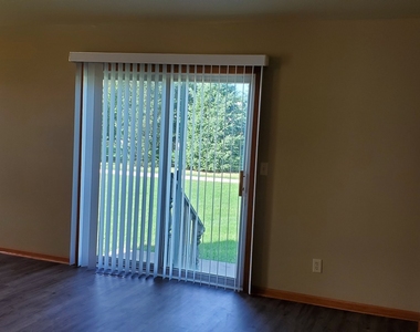 703b Burgess Drive - Photo Thumbnail 4