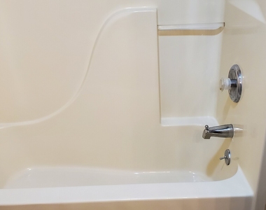 703b Burgess Drive - Photo Thumbnail 9