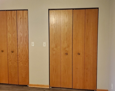 703b Burgess Drive - Photo Thumbnail 8