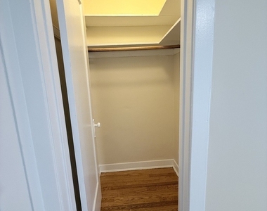 1470 W Winnemac Avenue - Photo Thumbnail 11