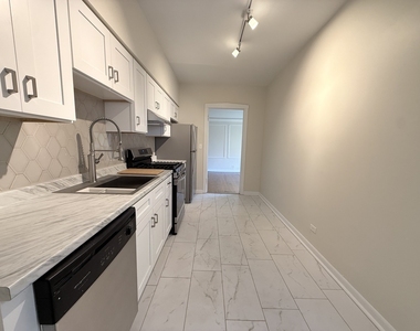 1470 W Winnemac Avenue - Photo Thumbnail 27