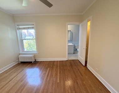 1470 W Winnemac Avenue - Photo Thumbnail 10
