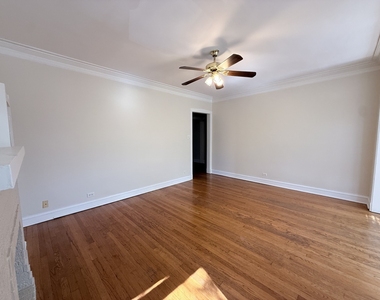 1470 W Winnemac Avenue - Photo Thumbnail 3