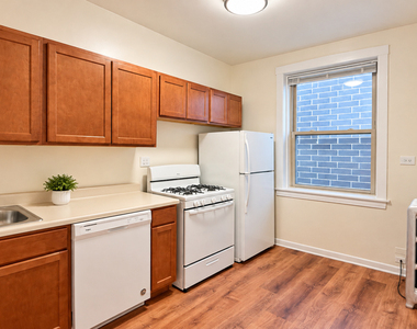 2480 N Lincoln Avenue - Photo Thumbnail 4