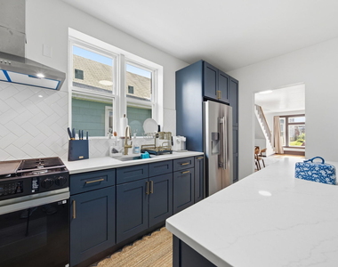 13009 Chicago Street - Photo Thumbnail 6