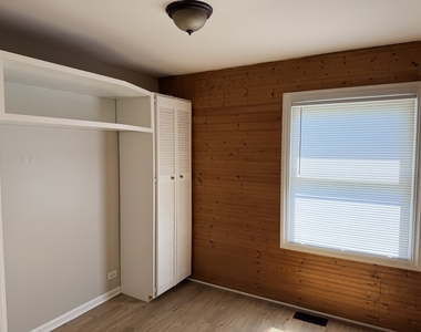 1313 Kingsbury Drive - Photo Thumbnail 8