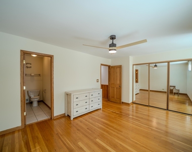 932 E 55th Street - Photo Thumbnail 12