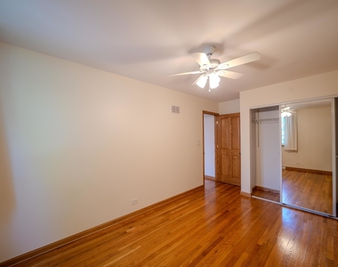 932 E 55th Street - Photo Thumbnail 13