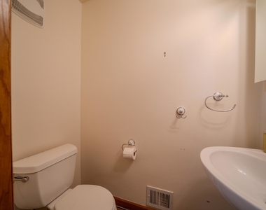 932 E 55th Street - Photo Thumbnail 7