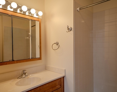 932 E 55th Street - Photo Thumbnail 9
